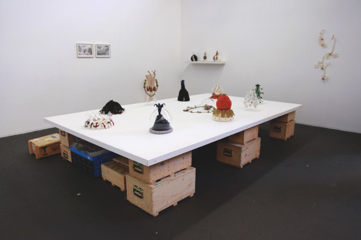 Art Amsterdam 2010, installatie ''De Muzen van Erasmus'' door Regula Maria Müller (CH/NL) met o.m. Negen Kronen voor de Ondeugden van de Zotheid
PHŒBUS•Rotterdam Art Amsterdam 2010, installatie ''De Muzen van Erasmus'' door Regula Maria Müller (CH/NL) met o.m. Negen Kronen voor de Ondeugden van de Zotheid
PHŒBUS•Rotterdam