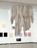 Célio Braga, expositie in Kunstmuseum Den Haag 10 juni - 10 september 2023: SKIN WOUND QUEER; twee groepen werk gaan over ''SHIRTS'': de ''23 White Shirts'', 2000-2001, formaat variabel afhankelijk van plaatsing; met overhemden, vaak gekregen van aidsvrienden, die in elkaar gevouwen en opgeborduurd zijn. En, ''14 Portraits: of Myself, of Friends, Friends of Friends, Acquaintances'', 2023; deconstructed men's shirts hand stiched over a wooden stretcher, each 35 x 30 cm.
PHŒBUS•Rotterdam