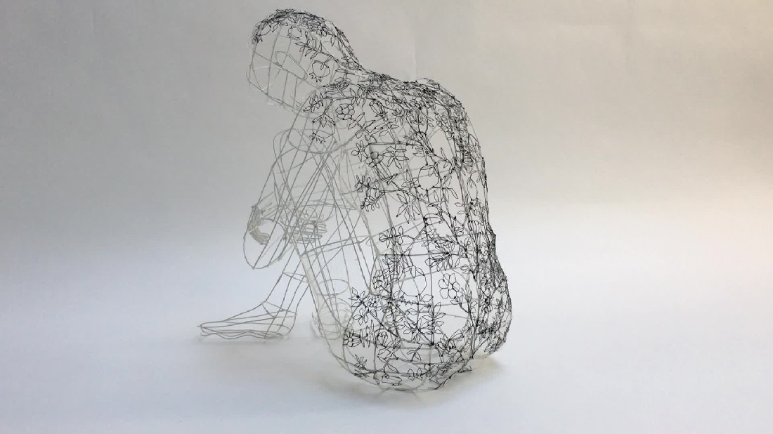 Esther Bruggink, 'Persephone' 2018, sculptuur: metaaldraad, tule, borduurzijde,

hxbxd 37 x 27 x 37 cm; 14 seconden.
PHŒBUS•Rotterdam