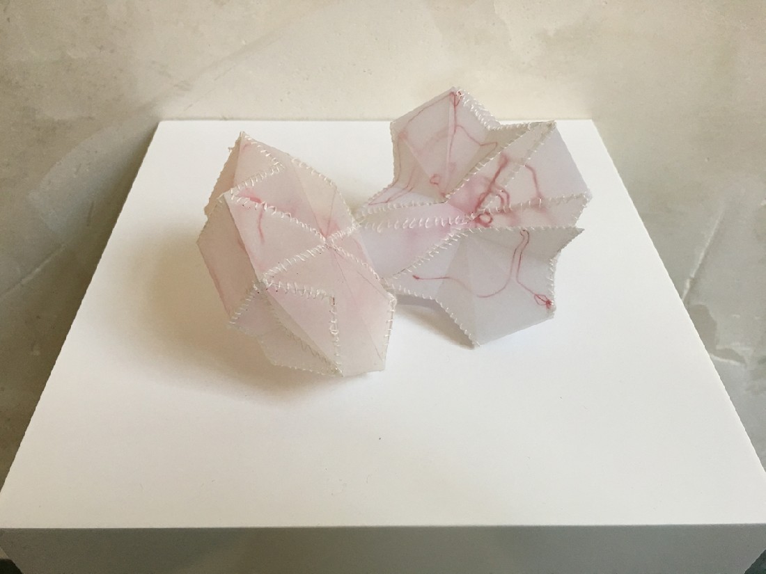 Esther Bruggink, 'Gebedsnoot', 2019, borduurzijde/polyesterfolie,

ca. h. 7 cm. x b. max. 17 cm.
PHŒBUS•Rotterdam