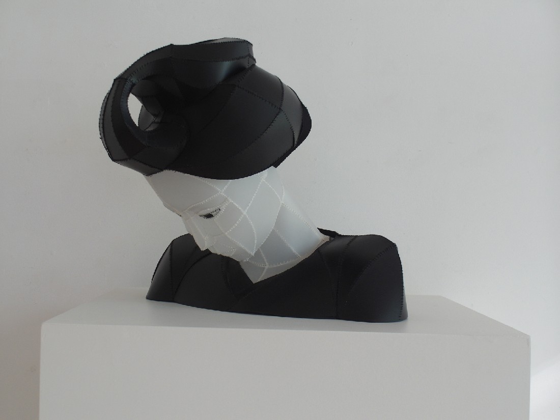 Esther Bruggink, ‘Geisha’, 2010, polyesterfilm, metaal, pvc, h 50 x 30 x 50 cm.
PHŒBUS•Rotterdam