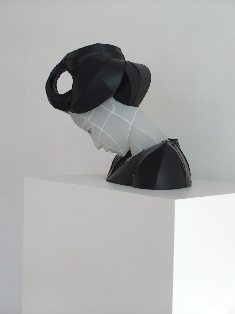 Esther Bruggink, ‘Geisha’, 2010, polyesterfilm, metaal, pvc, h 50 x 30 x 50 cm.
PHŒBUS•Rotterdam
