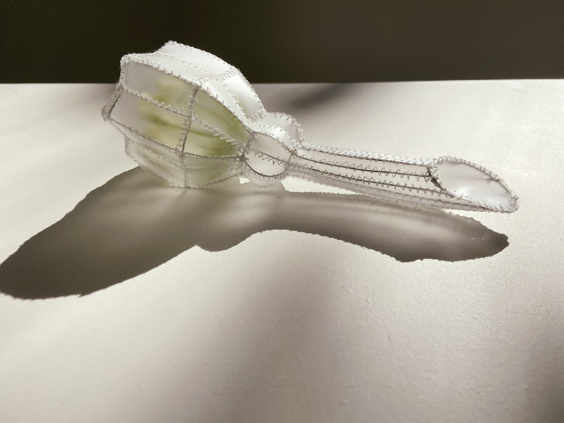 Esther Bruggink, 'Ephemeral Flowers 3/Quarantaine', 2020,

o.a. polyesterfilm, borduurzijde, messingdraad,

21cm x 8 cm x 8 cm
PHŒBUS•Rotterdam