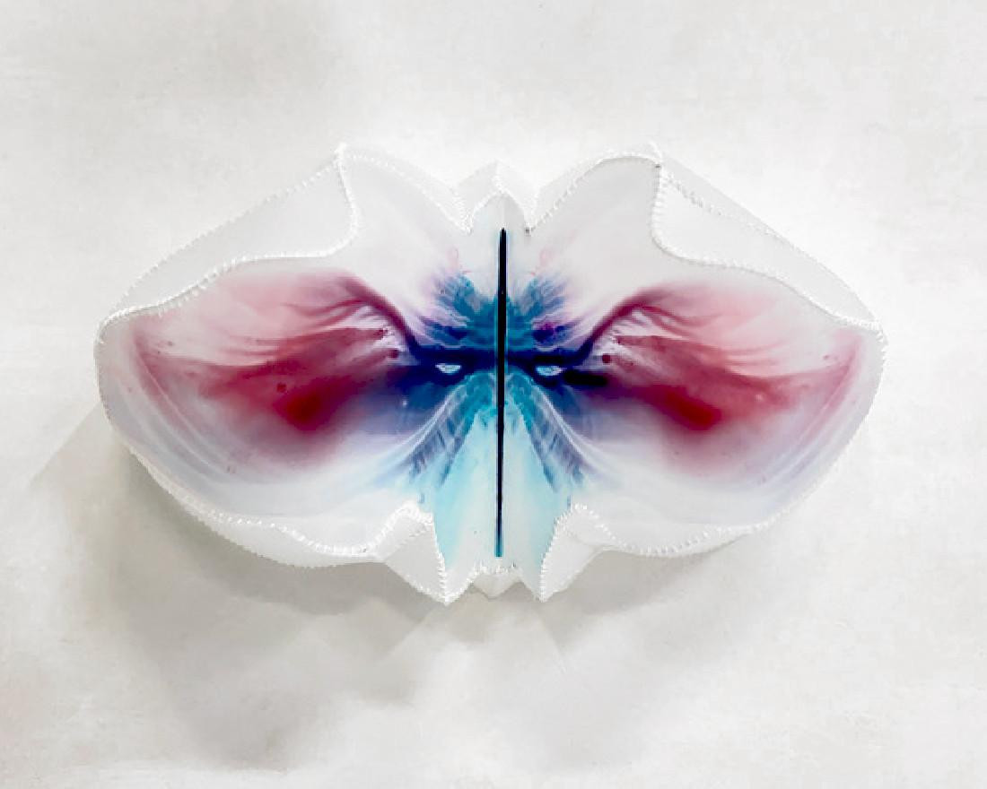 Esther Bruggink, Amor Fati, 2021,

polyesterfilm, messingdraad, aquarelverf, borduurzijde.

No. 3, 16,5 x 25,5 x 8,5 cm.
PHŒBUS•Rotterdam