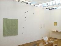 Stefan Gritsch, ART Rotterdam 2017, aan de wand v.l.n.r. 'Leinen', 2007-17, 1 x 1 m.; 'Cities', 1992-2016, olie/karton/bot;  ‘Impact  [beaten drawing]‘, 2015, acrylverf/papier; 'Warflower', 2010-15, inkt/katoen.
PHŒBUS•Rotterdam