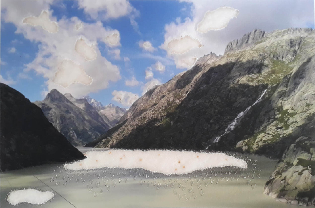 Regula Maria Müller, 'Gletschermilch', 2023,
glaskralen, zijde, foto, 20 x 30 cm.
PHŒBUS•Rotterdam Regula Maria Müller, 'Gletschermilch', 2023,
glaskralen, zijde, foto, 20 x 30 cm.
PHŒBUS•Rotterdam