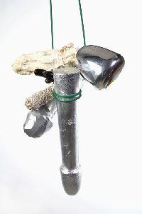 Ruudt Peters, ''Lingam'' 2007-08,

steen, zilver, ebbenhout, foam, bladzilver / bruin glas; groen koord
PHŒBUS•Rotterdam