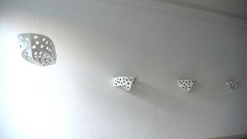 Amparo Sard, 'Spacing the space: creating Capsulas', 2010, fiberglass / spiegel, 29 x 47 x 27 cm., 29 x 47 x 40 cm., 29 x 47 x 63 cm., 29 x 47 x 117 cm.,

hangend aan de wand en vrij in de ruimte.
PHŒBUS•Rotterdam