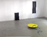 Bernard Villers, 'Chien Jaune' (geel, blauw), expositie 2022,

schilderij/objecten en fotowerken
PHŒBUS•Rotterdam